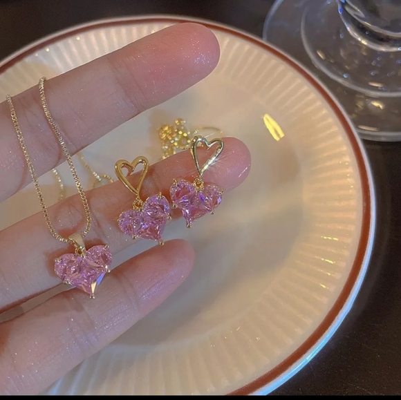 Life in Pink  earrings and necklace set - Picture 3 of 9